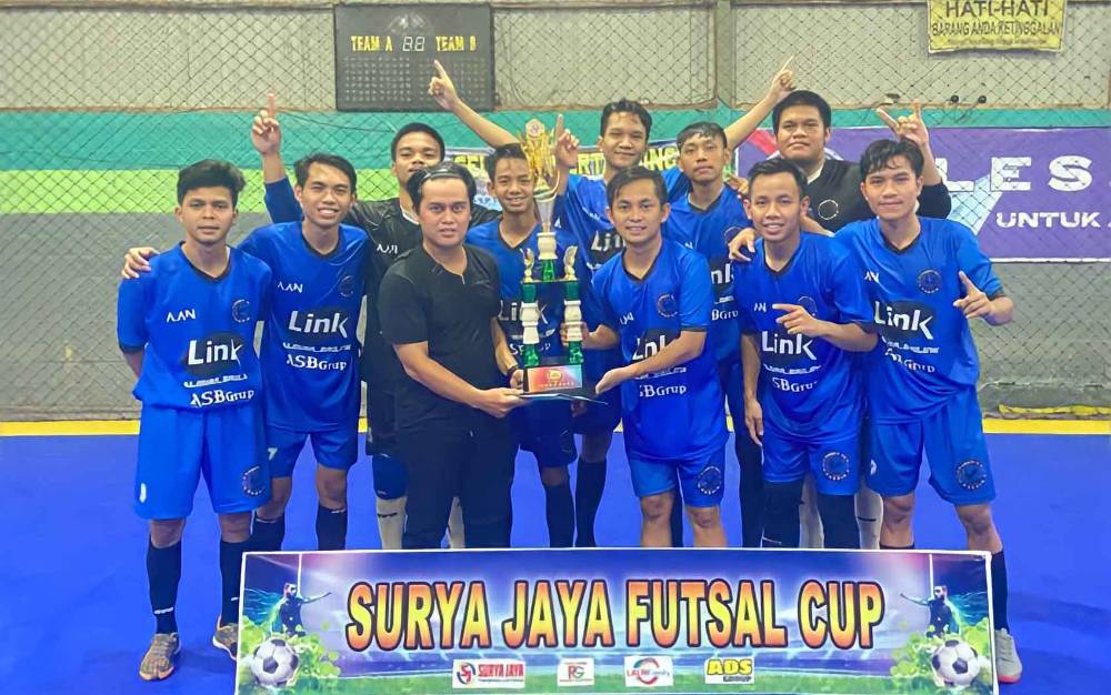 Taqey FC dari Kecamatan Dusun Timur tampil sebagai juara 1 Turnamen Futsal Surya Jaya Cup.