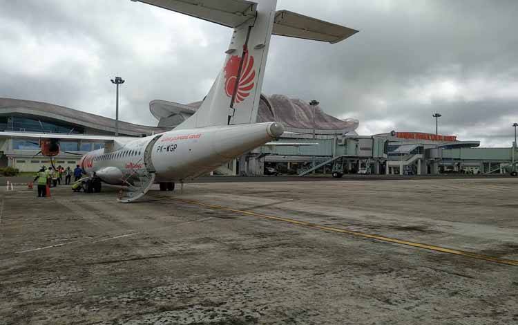 Pesawat Wings Air sedang parkir di Bandara Tjilik Riwut, Palangka Raya