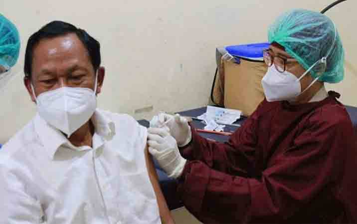 Vaksinasi Covid-19 di RS Bhayangkara Palangka Raya  