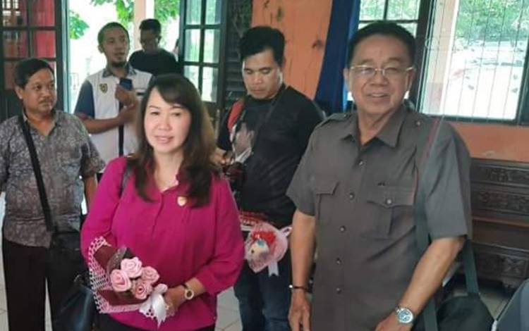 Ketua Komisi III DPRD Kalteng, Duwel Rawing saat melaksanakan reses