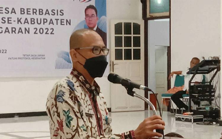 Kepala BPKP Perwakilan Provinsi Kalimantan Tengah Bambang Ari Setiono saat menyampaikan sambutan dan arahan pada BImtek keuangan dan aset desa di Gedung Balai Antang Muara Teweh.