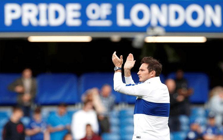 Arsip - Mantan manager Chelsea Frank Lampard saat di Stamford Bridge, London, Inggris, 18 Agustus 2019. Action Images via Reuters/JOHN SIBLEY