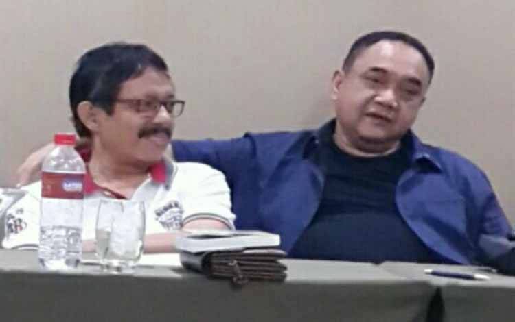 Ketua PWI Jawa Tengah Amir Machmud NS (kiri) dan Margiono