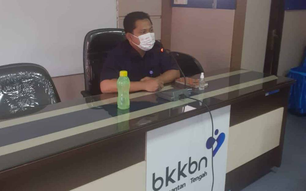 Plt Kepala Perwakilan BKKBN, Muhammad Fitrianto Leksono saat menyosialisasikan penggunaan aplikasi New SIGA.
