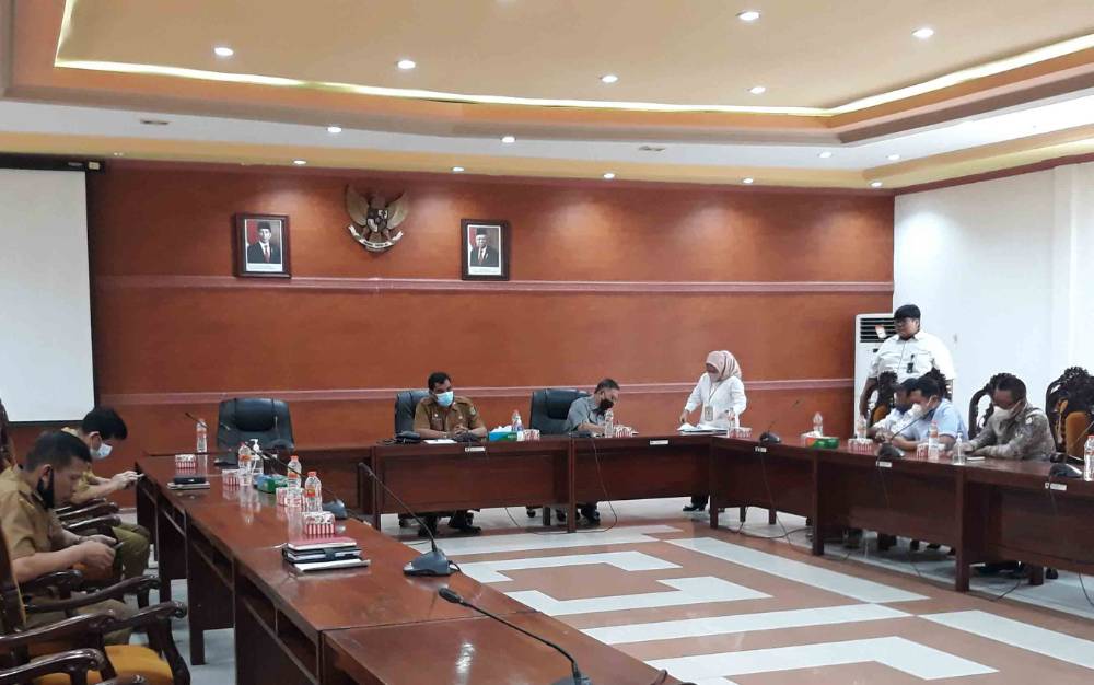 Suasana saat Plt Sekwan DPRD Kapuas, Yunabut berdialog dengan para anggota DPRD Tapin, bertempat di ruang rapat gabungan DPRD Kapuas, Senin, 7 Februari 2022.