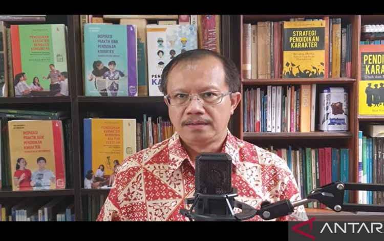 Pemerhati Pendidikan Doni Koesoema dalam siaran Balada Sekolah Swasta: Guru Swasta Bedol Desa yang diikuti secara daring di Jakarta, Senin (7/2/2022)