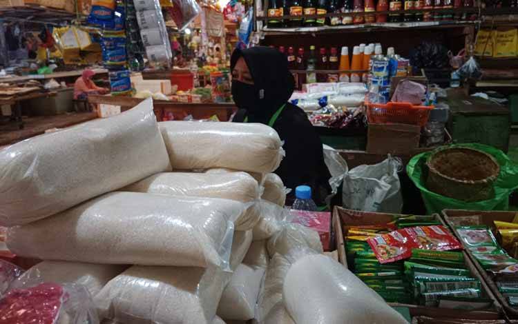 Stok gula pasir milik salah satu pedagang di Pasar Kahayan Palangka Raya