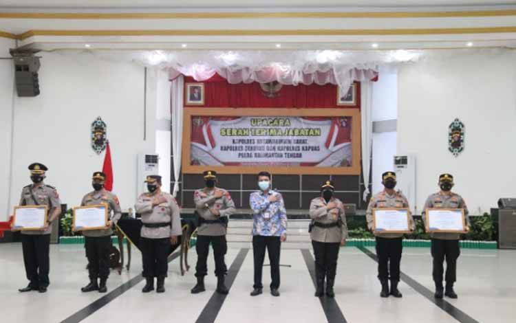 Kapolres Pulang Pisau AKBP Kurniawan Hartono setelah menerima penghargaan predikat kepatuhan tinggi terhadap standar pelayanan publik terbaik dari Kapolda Kalteng, Senin 14 Februari 2022