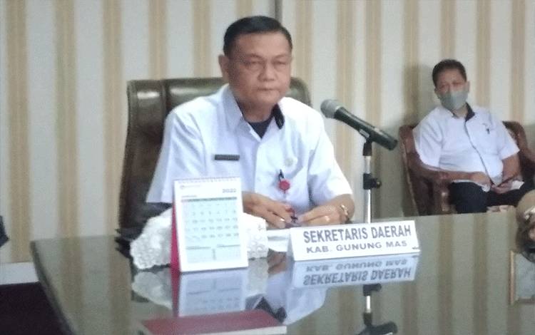 Sekretaris Daerah kabupaten Gunung Mas Yansinterson.