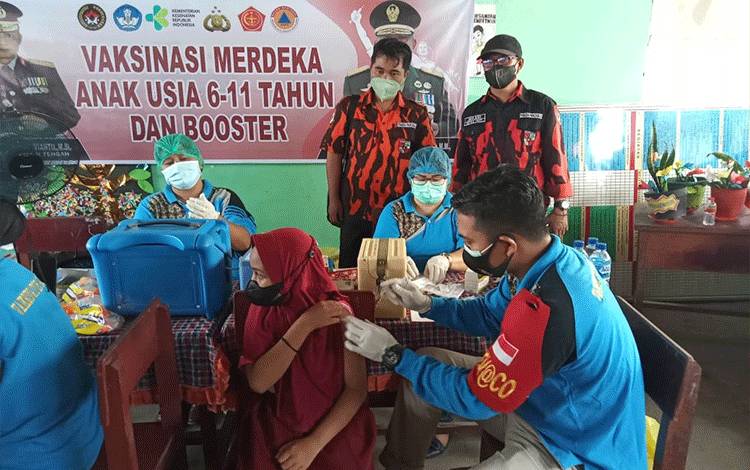 Batamad dan Pemuda Pancasila melaksanakan vaksinasi massal COVID-19