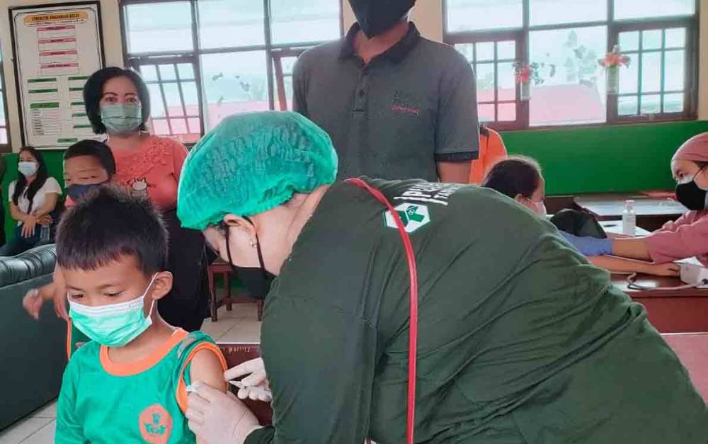 Kegiatan vaksinasi anak di SDN 3 Tampang Tumbang Anjir, Kabupaten Gunung Mas