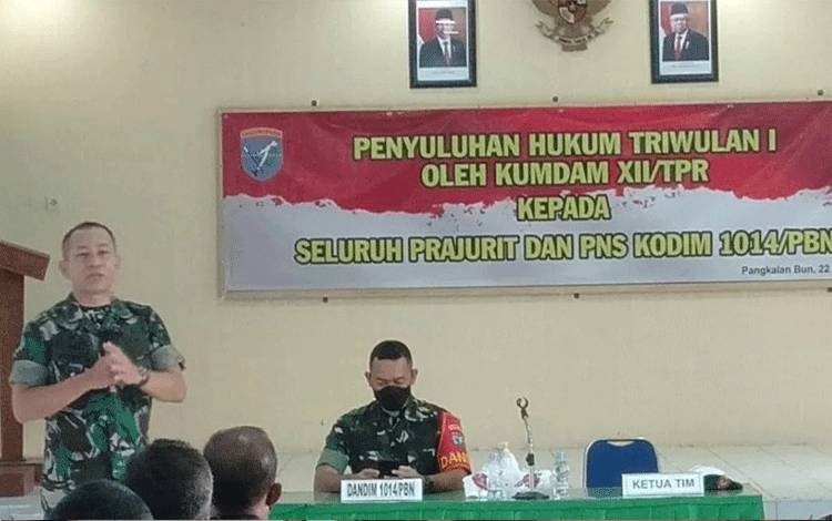 TimKumdam XII/Tanjungpura berikan penyukuhan hukum kepadaPrajurit Kodim 1014 /Pbn.