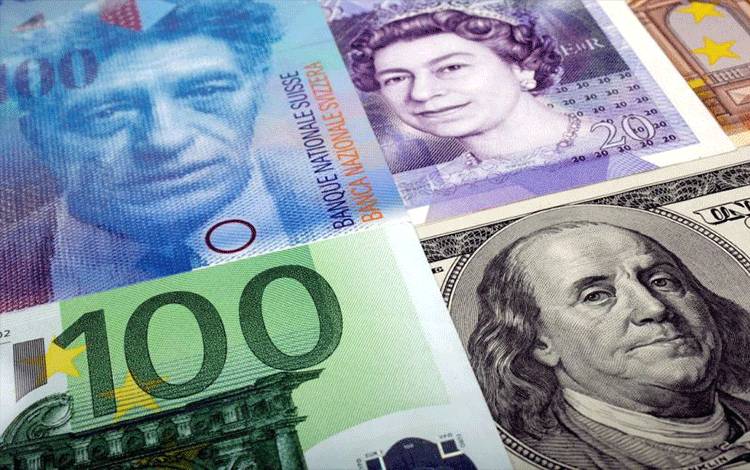 Foto Dokumen: Gambar ilustrasi uang kertas dolar AS, Franc Swiss, pound Inggris dan Euro. ANTARA/REUTERS/Kacper Pempel
