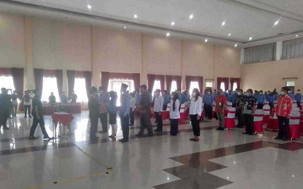 Penyerahan SK pengangkatan CPNS di Kabupaten Katingan, Jumat, 4 Maret 2022.