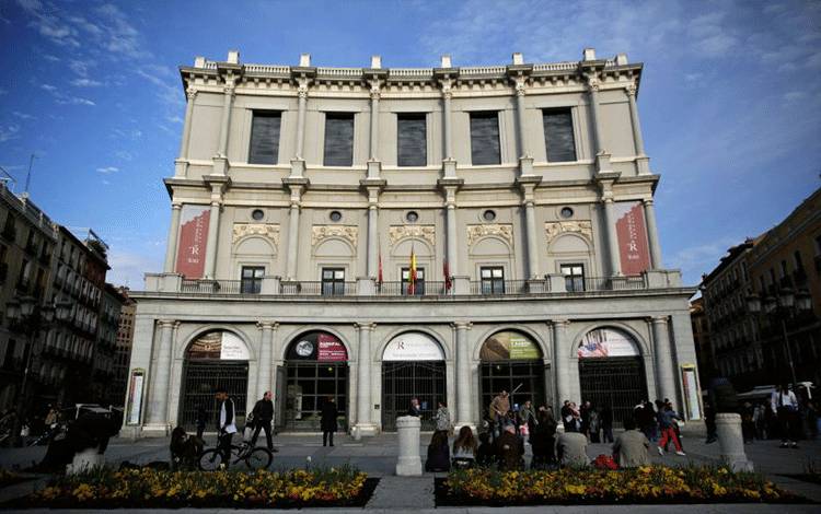 Teatro Real (Royal Theatre) di Plaza de Oriente (Oriente square), Madrid, Spanyol (REUTERS/Andrea Comas)