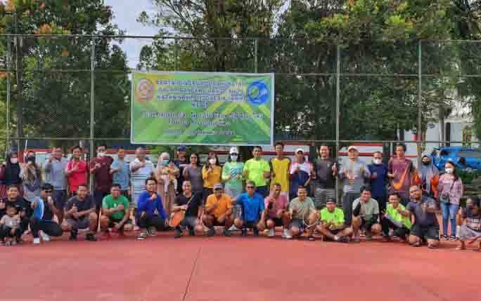 Hakim dan pegawai PNS Sampit saat olahraga tenis di lapangan Jalan Cut Nyak Dien Sampit.