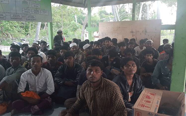 Seratusan Rohingya terdampar di Bireuen, Minggu (6/3/2022). ANTARA/HO-Panglima Laot Bireuen