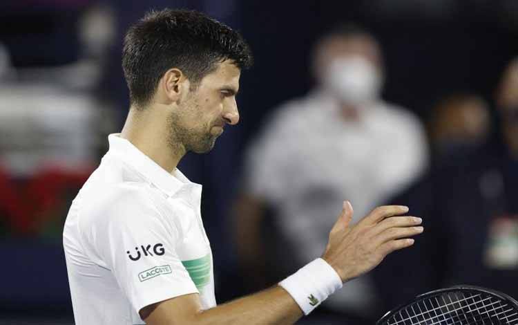 Petenis Serbia Novak Djokovic terlihat sedih setelah kalah dalam pertandingan perempat final Kejuaraan Tenis Dubai melawan Jiri Vesely dari Republik Ceko The Dubai Duty Free Tennis Centre, Dubai, Uni Emirat Arab, Kamis (24/2/2022)