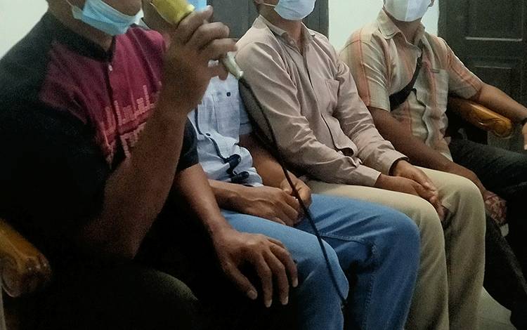 Saksi memberikan keterangan dalam kasus Iwan Setiawan, terdakwa kasus Illegal mining.