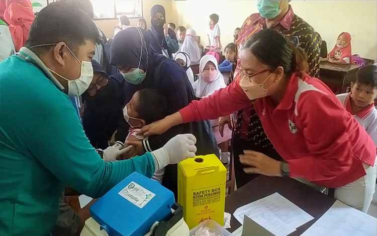 Vaksinasi anak usia 6-11 tahun di Sampit menggunakan vaksin Sinovac