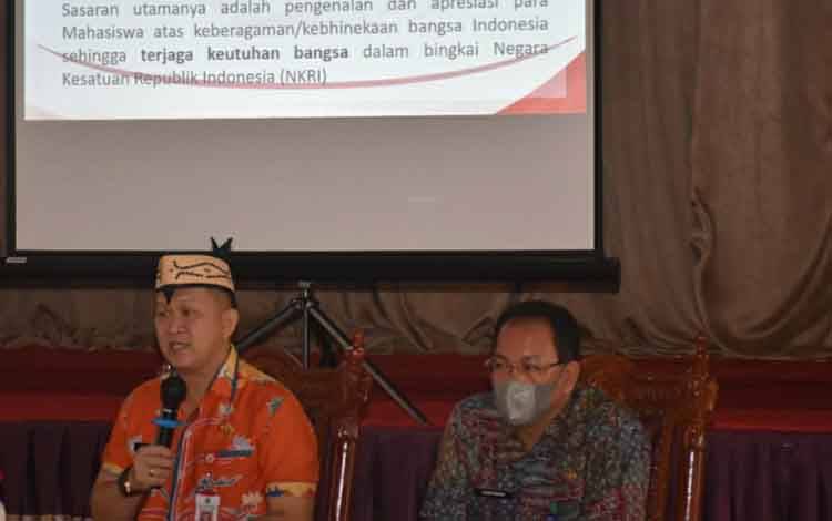 Sekda Kapuas Septedy saat memimpin rapat persiapan Kuliah Kerja Nyata Kebangsaan pada Kamis, 10 Maret 2022.