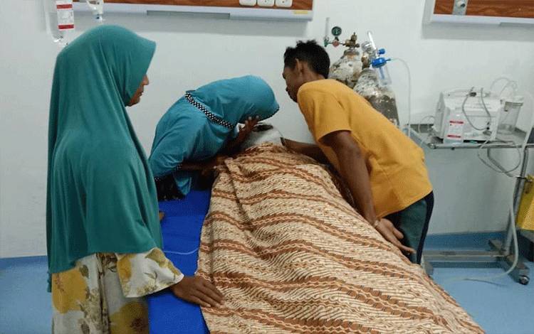 Korban mengalami luka-luka akibat terbakar sumur minyak di rumah sakit di Aceh Timur, Provinsi Aceh, Sabtu (12/3/2022). FOTO ANTARA/HO- RSUD Sultan Abdul Azis Syah Peureulak)