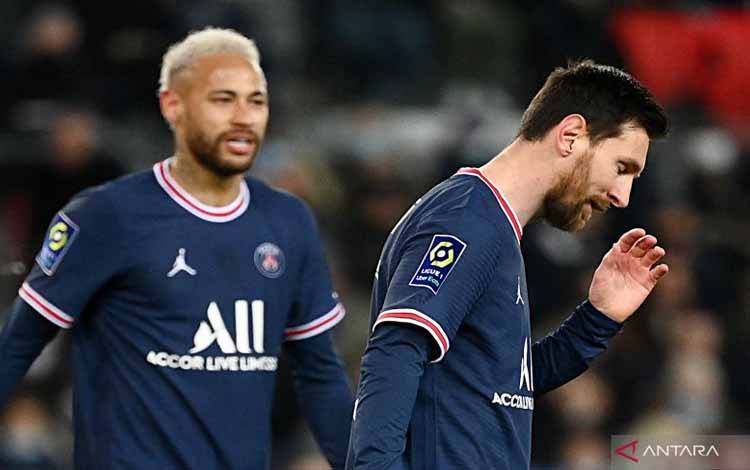 Dua pemain Paris Saint-Germain (PSG) Lionel Messi dan Neymar