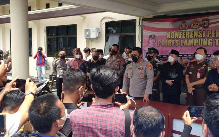 Konferensi pers atas penangkapan Ketum PPWI di Polres Lampung Timur 