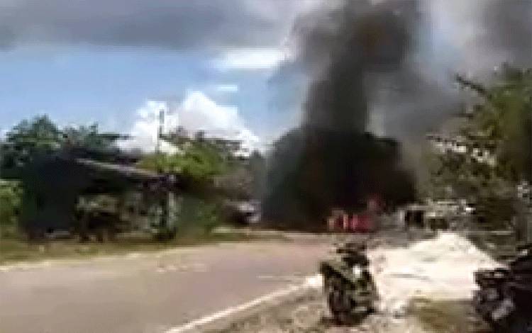 Musibah kebakaran menghanguskan satu unit rumah di Karya Unggang Km 6 pada siang tadi.