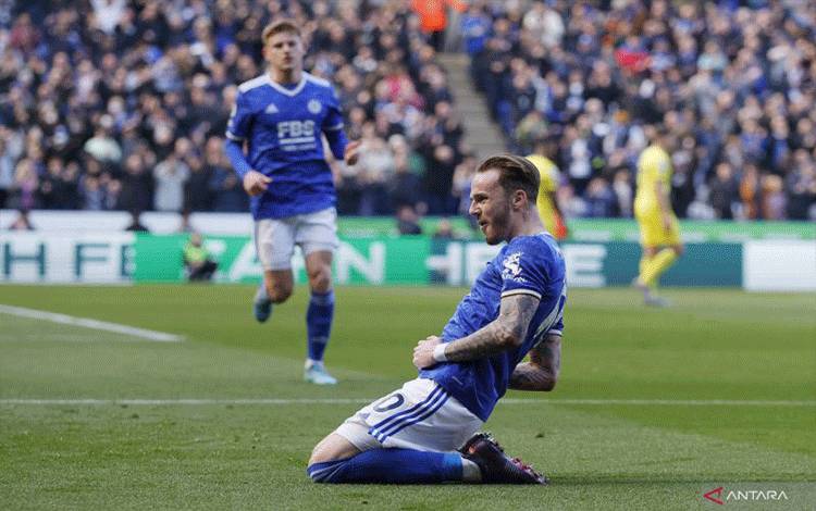 Selebrasi James Maddison usai mencetak gol kedua Leicester City dalam pertandingan Liga Inggris lawan Brentford pada 20 Maret 2022. ANTARA/Reuters/ANDREW COULDRIDGE