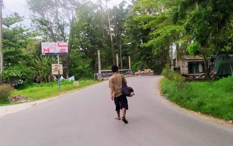 Pria yang diduga mengalami gangguan jiwa dan kerap memainkan kemaluan di depan wanita masih berkeliaran di Sampit