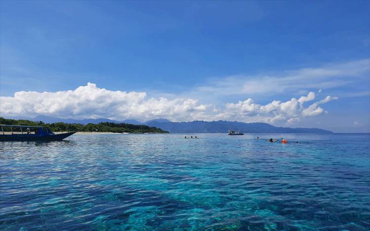 Kawasan Gili Meno, Kepulauan Gili, Nusa Tenggara Barat (NTB) yang dikenal dengan keindahan pesona bawah laut. (ANTARA/Lia Wanadriani Santosa)