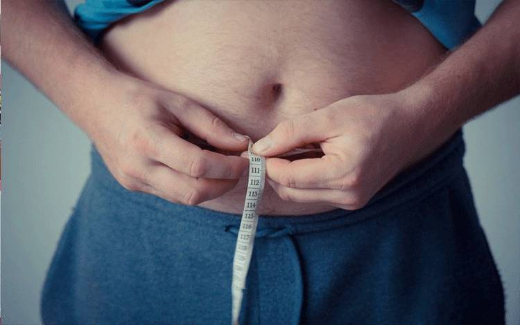 Ilustrasi pengukuran lingkar perut untuk mengetahui kondisi obesitas (Pixabay)