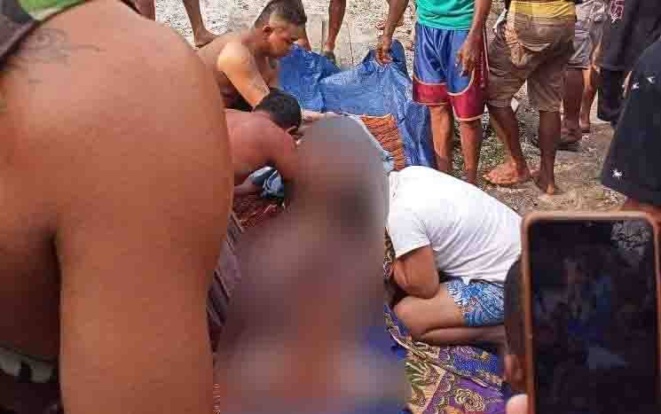 Evakuasi jenazah bocah SD yang tewas tenggelam di Sungai Kahayan, Kecamatan Mihing Raya, Kabupaten Gunung Mas.