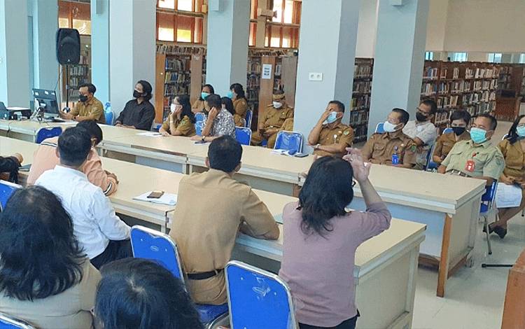 Forum diskusi group yang digelar di Aula Dinas Perpustakaan dan Kearsipan Daerah Provinsi Kalimantan Tengah, Senin, 4 April 2022.