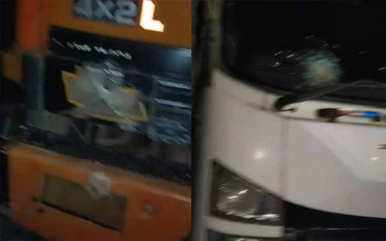 Truk-truk yang mengalami pecah kaca dan lampu akibat dilempar orang tak dikenal saat melintas Jalan Ir Soekarno Sampit