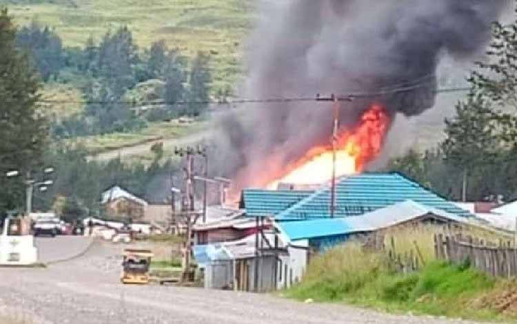 Tercatat 16 rumah warga dibakar KKB di Ilaga, Kabupaten Puncak, Papua, sejak Selasa (5/4/2022)