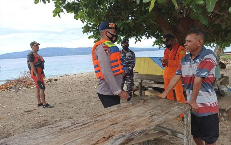 Seorang Nelayan asal desa Kawata Mangoli, Kabupaten Kepulauan Sula (Kepsul), Maluku Utara (Malut) yang sempat dilaporkan hilang karena belum kembali dari melaut sejak keluar dari rumah pada tanggal 4 April 2022 lalu akhirnya temukan selamat (ANTARA/Abdul Fatah)