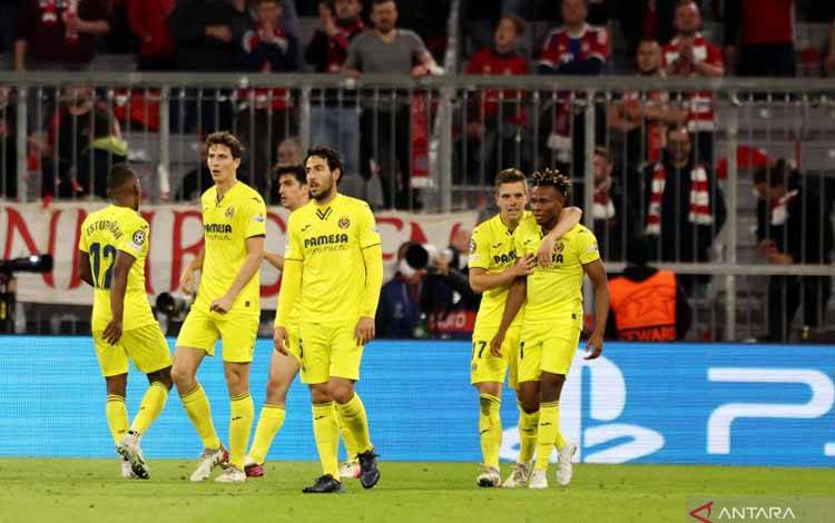 Pemain Villarreal merayakan gol Samuel Chukwueze dalam pertandingan leg kedua perempat final Liga Champions lawan Bayern Muenchen, Rabu 13 April 2022