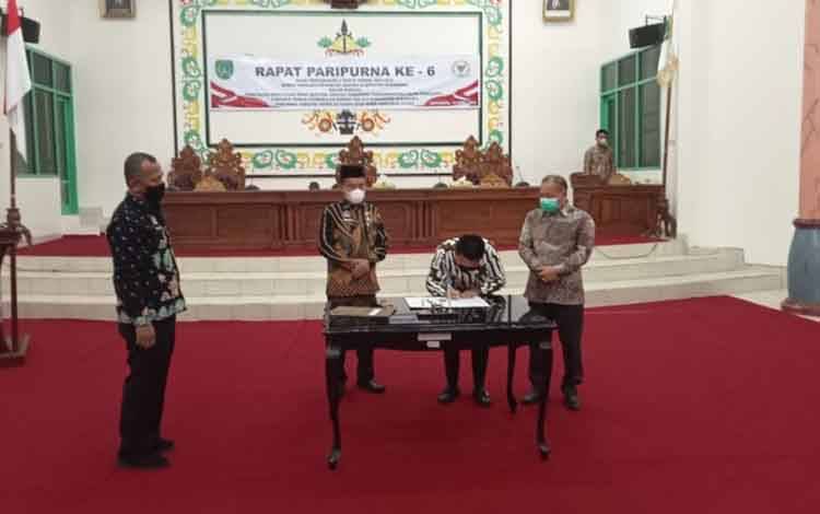 Pelaksanaan rapat paripurna usulkan pengangkatan calon pengganti pimpinan Dewan Perwakilan Rakyat Daerah (DPRD) Kabupaten Sukamara sisa masa jabatan tahun 2019-2024.