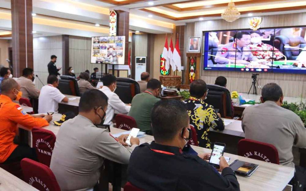 Kapolda Kalteng, Irjen Pol Nanang Avianto saat mengikuti rapat koordinasi yang dipimpin Kapolri secara virtual, Kamis, 14 April 2022.