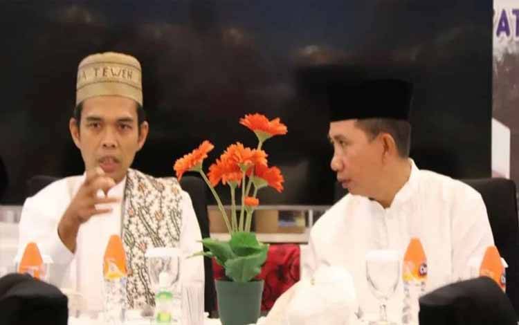 Bupati Barito Utara, Nadalsyah bersama Ustadz Prof H Abdul Somad saat berbuka puasa bersama, Minggu 17 April 2022