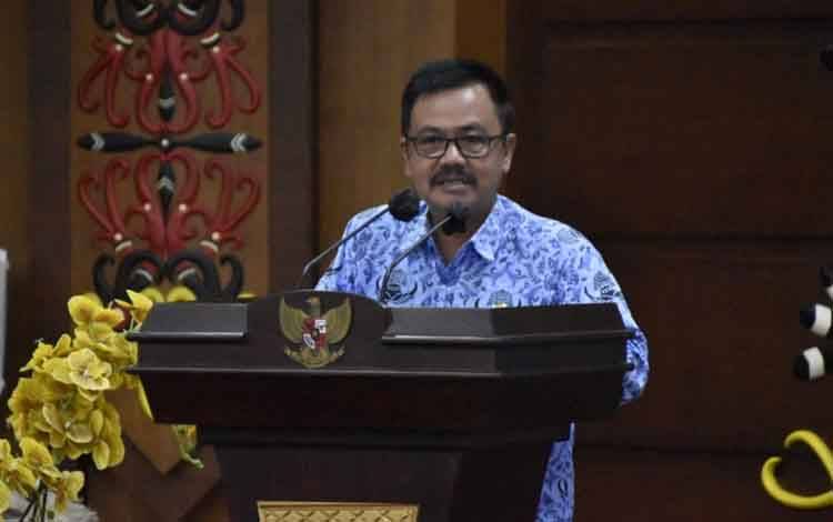 Staf ahli Gubernur Kalimantan Tengah Bidang Pemerintahan, Hukum dan Politik Herson B. Aden