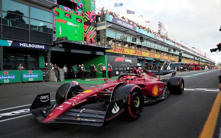 Pebalap tim Ferrari Charles Leclerc di Grand Prix Australia, Sirkuit Melbourne Grand Prix. (9/4/2022) (ANTARA/POOL VIA REUTERS/SIMON BAKER)