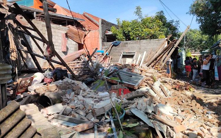 Satu rumah di Kampung Plosokuning 5 Minomartani, Ngaglik, Sleman rata dengan tanah akibat ledakan keras yang diduga berasal dari bahan pembuat petasan pada Jumat (22/4/2022). ANTARA/HO-Warga Plosokuning, Sleman