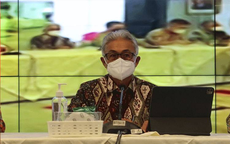 Kepala SKK Migas Dwi Soetjipto dalam konferensi pers kinerja kuartal pertama 2022 hulu migas di Jakarta, Jumat, (22/4/2022). (ANTARA/Sugiharto Purnama)