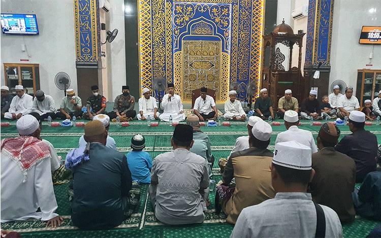 Bupati Seruyan Yulhaidirsafari Ramadan di Masjid Jami At Taqwa Pembuang Hulu.