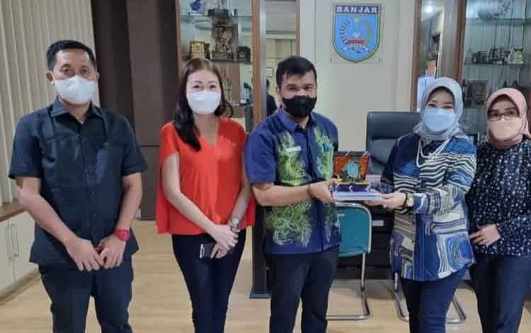 Anggota Komisi C DPRD Kota Palangka Raya saat kunjungan kerja ke DPRD Kabupaten Banjar, Kalsel 