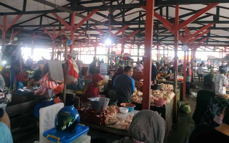 Aktivitas di Pasar Sayur dan Ikan Kuala Pembuang