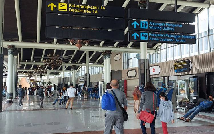 Soekarno-Hatta International Airport has recorded an increase in passenger numbers since last weekend. (ANTARA/Achmad Irfan/KT)